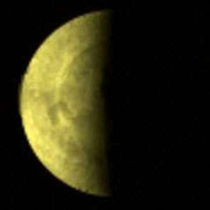 Pôle Sud vu dans l'ultraviolet (fausse couleur) et acquis par la caméra de surveillance de Vénus (VMC). La résolution est d'environ 150 km par pixel. (Crédits : ESA / MPS, Katlenburg-Lindau, Germany)