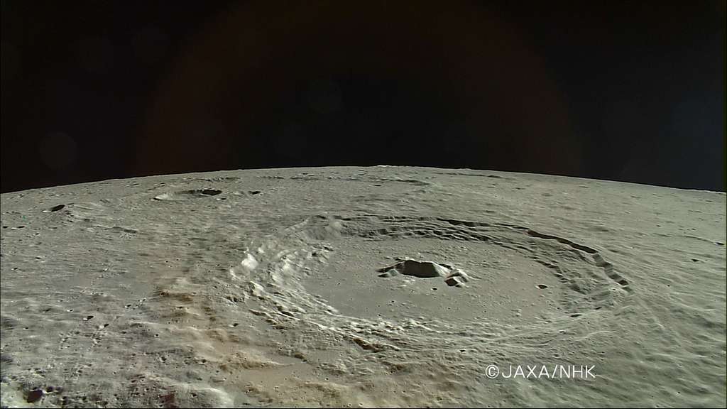 Sur la Lune, le cratère Pythagore vu par la sonde Kaguya Sur la Lune, le cratère Pythagore vu par la sonde Kaguya