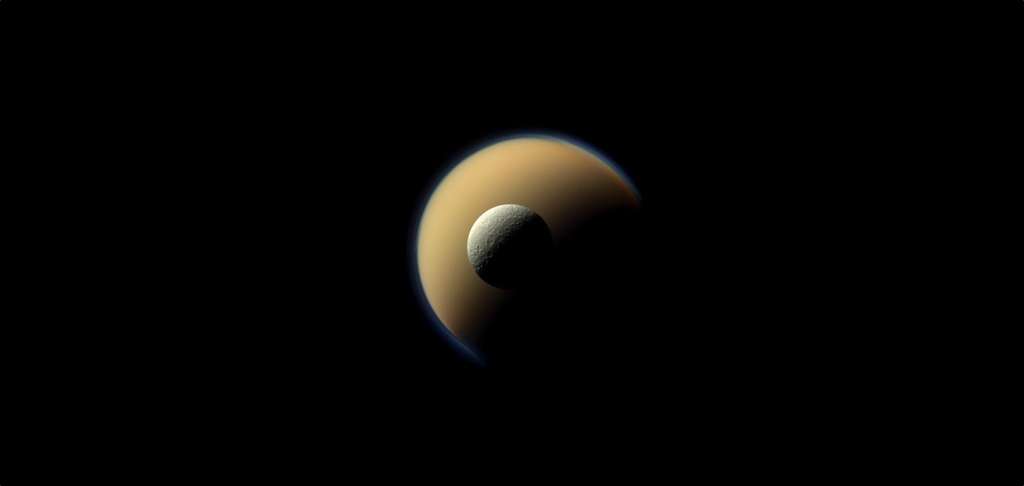 Les deux plus grandes lunes de Saturne Les deux plus grandes lunes de Saturne