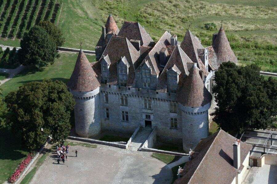 Le château de Monbazillac, en Dordogne, au cœur du vignoble Le château de Monbazillac, en Dordogne, au cœur du vignoble