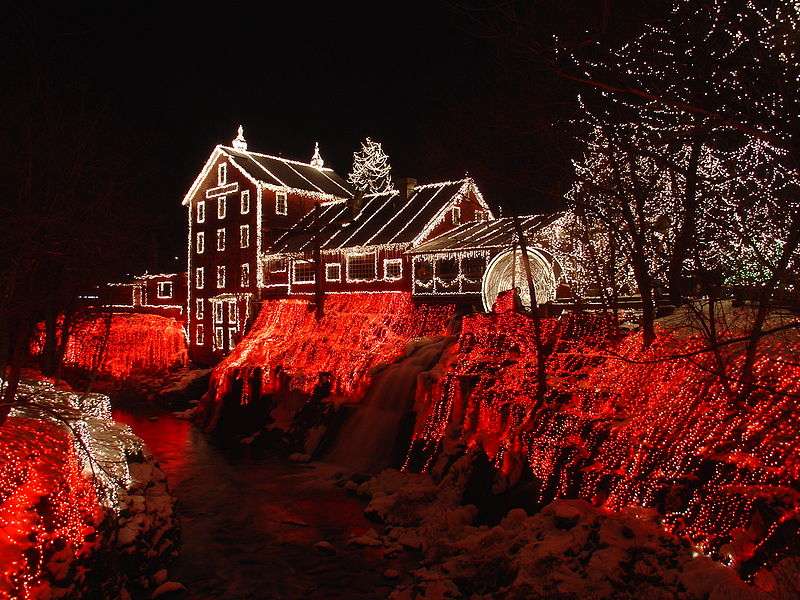Moulin de Clifton, dans l'Ohio, illuminé pour Noël Moulin de Clifton, dans l'Ohio, illuminé pour Noël