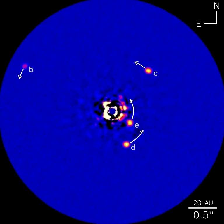 Quatre exoplanètes autour de l'étoile HR 8799 Quatre exoplanètes autour de l'étoile HR 8799