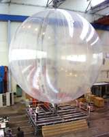 Préparation de ballons stratosphériques du CNES pour mesurer l'ozone au-dessus de l'Antarctique (Crédits : CNES) Préparation de ballons stratosphériques du CNES pour mesurer l'ozone au-dessus de l'Antarctique (Crédits : CNES)