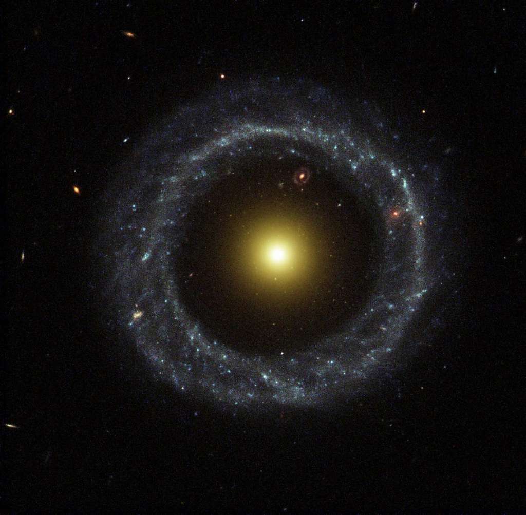 L'objet de Hoag, un joyau cosmique aux allures mystérieuses © Nasa, Hubble Heritage Team