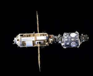 Zarya et Unity (à droite), les deux premiers modules de la Station spatiale lancés en 1998. © Nasa