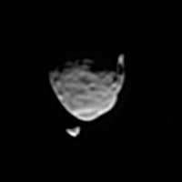 Vus par une caméra Mastcam de Curiosity, les deux satellites naturels de Mars : Phobos au premier plan et la petite Déimos bien plus loin. Les deux lunes tournent sur des orbites peu inclinées et proches de l'équateur. © Nasa, JPL-Caltech, Malin Space Science Systems, Texas A&M University Vus par une caméra Mastcam de Curiosity, les deux satellites naturels de Mars : Phobos au premier plan et la petite Déimos bien plus loin. Les deux lunes tournent sur des orbites peu inclinées et proches de l'équateur. © Nasa, JPL-Caltech, Malin Space Science Systems, Texas A&M University