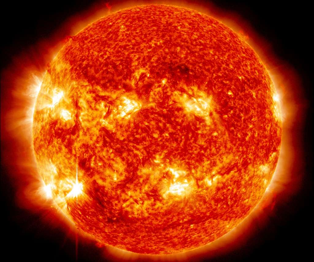 La surveillance de l'activit&eacute; solaire est importante pour l'Homme et la Terre, les astronautes et les satellites qui &eacute;voluent dans l'espace. Ici, une image du Soleil prise avec le satellite SDO. &copy; Nasa, SDO