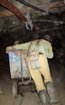 Potosí : mine d'argent, souffrance de plomb (Risal, Réseau d'information et de solidarité avec l'Amérique latine). Potosí : mine d'argent, souffrance de plomb (Risal, Réseau d'information et de solidarité avec l'Amérique latine).