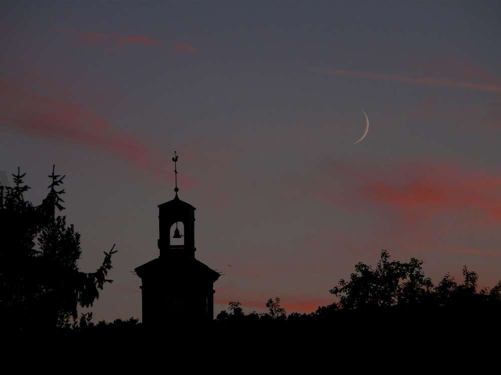 Le dimanche soir 3 juillet a sonné le retour du croissant lunaire. © J.-B. Feldmann