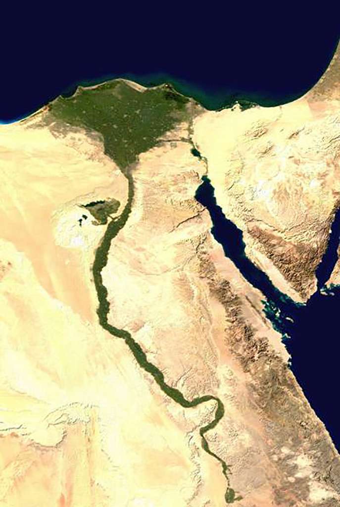 L’Égypte est un immense désert avec seulement 4 % de terres cultivables. © Nasa, Wikimedia commons DP
