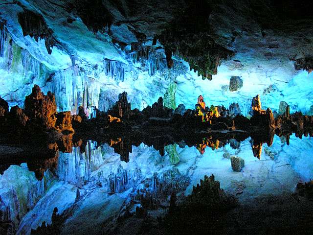 En Chine, la grotte de la Flûte de Roseau a été découverte en 1959. © Dennis Jarvis, Wikimedia Commons, CC by-sa 2.0
