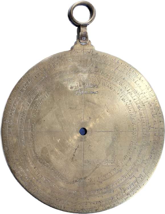 Le verso de l'astrolabe de Vérone permet d'observer plusieurs types de caractères, rédigés en différentes langues. © Federica Gigante, Nuncius