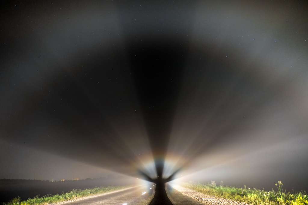 Spectre de Brocken devant une voiture en Biélorussie. © Сергей Banifacyj Морозов, Wikipédia