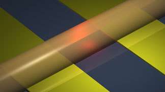 Soumise à un très faible voltage appliqué par de minuscules électrodes (les lignes jaunes), cette fibre devient une Led organique orange. La représentation est bien sûr schématique. Crédit : Craighead Research Group