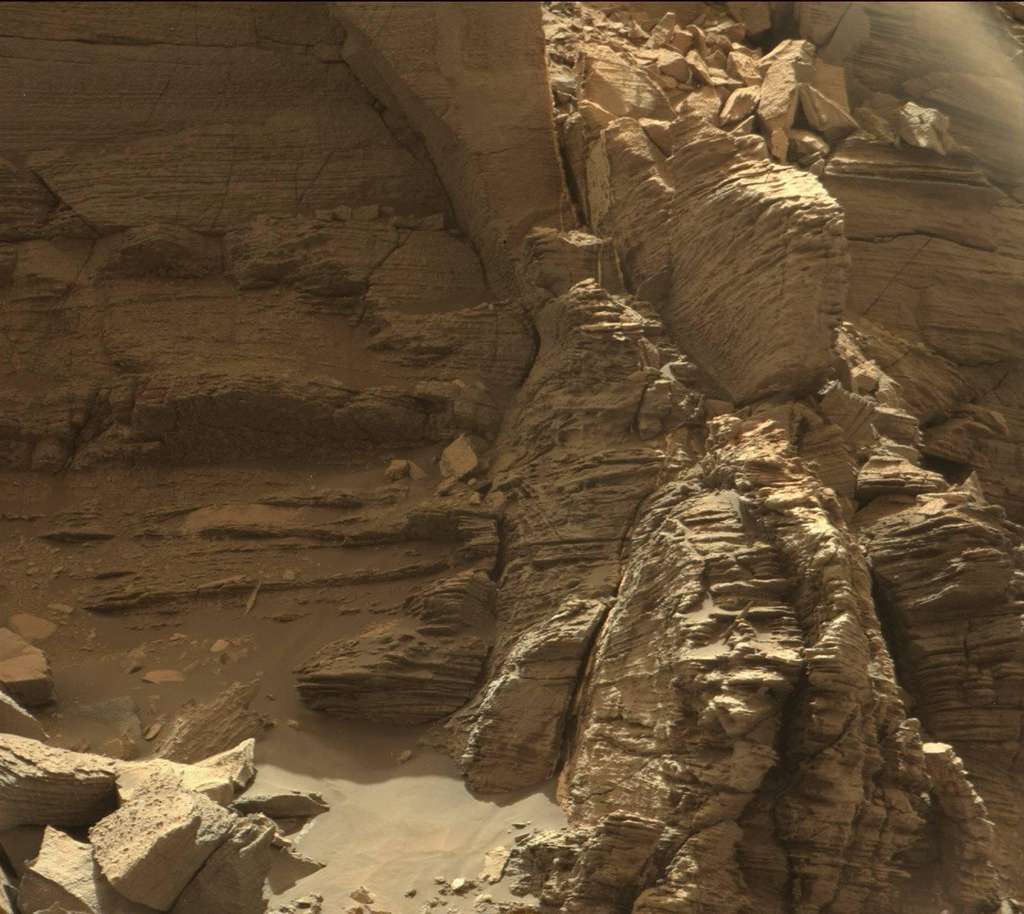 Curiosity se promène dans le paysage des buttes de Murray 4 Curiosity se promène dans le paysage des buttes de Murray 4