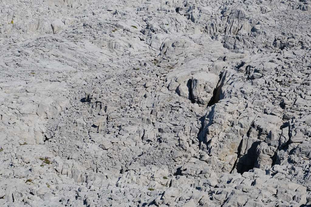 Les eaux de pluies rongent doucement la roche calcaire pour former un paysage étonnant. © Guilhem Vellut from Annecy, France, Wikimedia Commons, CC by-sa 2.0