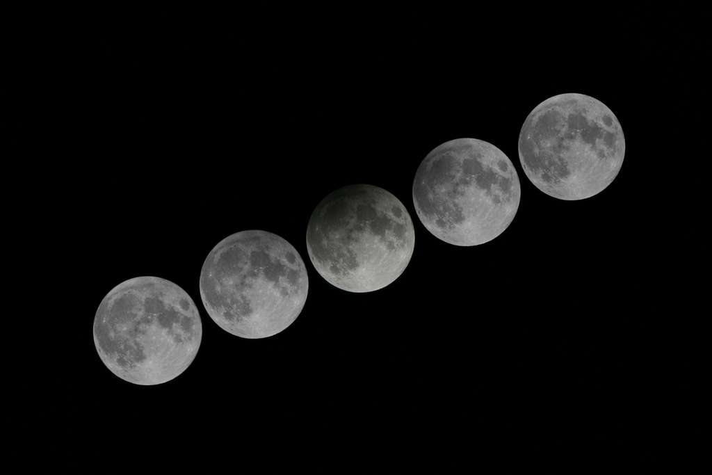 Éclipse partielle de Lune. © Hong Kong Observatory