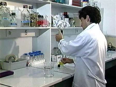 Laboratoire : recherche sur les mutations qui rendent les moustiques résistants aux insecticides