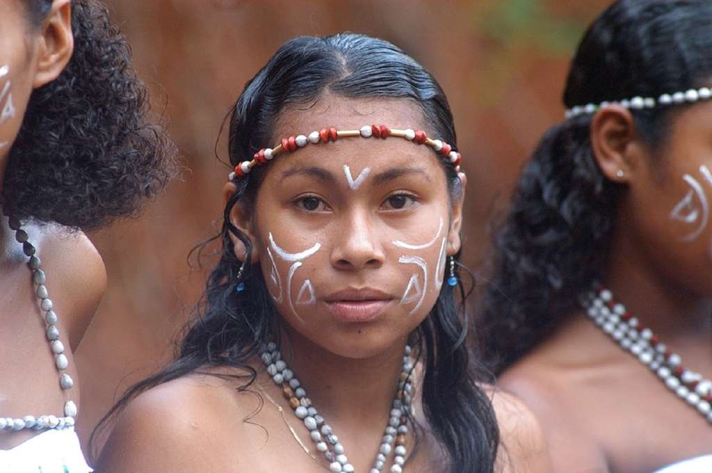 Descendante d’Indiens Caraïbes sur l’île de la Dominique. © Authentique Dominique