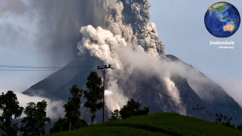 Le Sinabung, sur l'île de Sumatra Le Sinabung, sur l'île de Sumatra