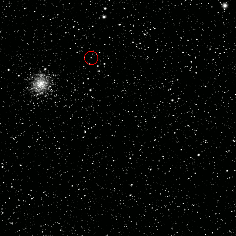 La sonde spatiale Rosetta, qui a pour mission de traquer la comète 67P/Churyumov-Gerasimenko tout au long de son périple autour du Soleil (et aussi de déposer le module Philae à sa surface), a photographié sa cible avec la caméra Osiris entre le 27 mars et le 4 mai. Au cours de cette période, la comète a développé sa chevelure, laquelle s’étend désormais sur plus de 1.300 kilomètres. Le vaisseau s’est rapproché entretemps de trois millions de kilomètres et n’a plus que deux millions de kilomètres à parcourir. L’essaim d’étoiles que l’on distingue à l’arrière-plan n’est autre que l’amas globulaire Messier 107 (M107) visible dans la constellation d’Ophiuchus. © Esa, Rosetta, MPS (Osiris), UPD, Lam, IAA, SSO, INTA, UPM, DASP, IDA