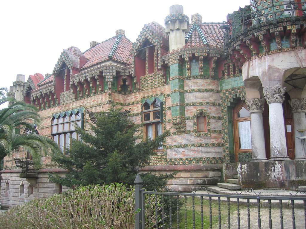 Le Caprice de Gaudí, à Comillas, en Espagne Le Caprice de Gaudí, à Comillas, en Espagne