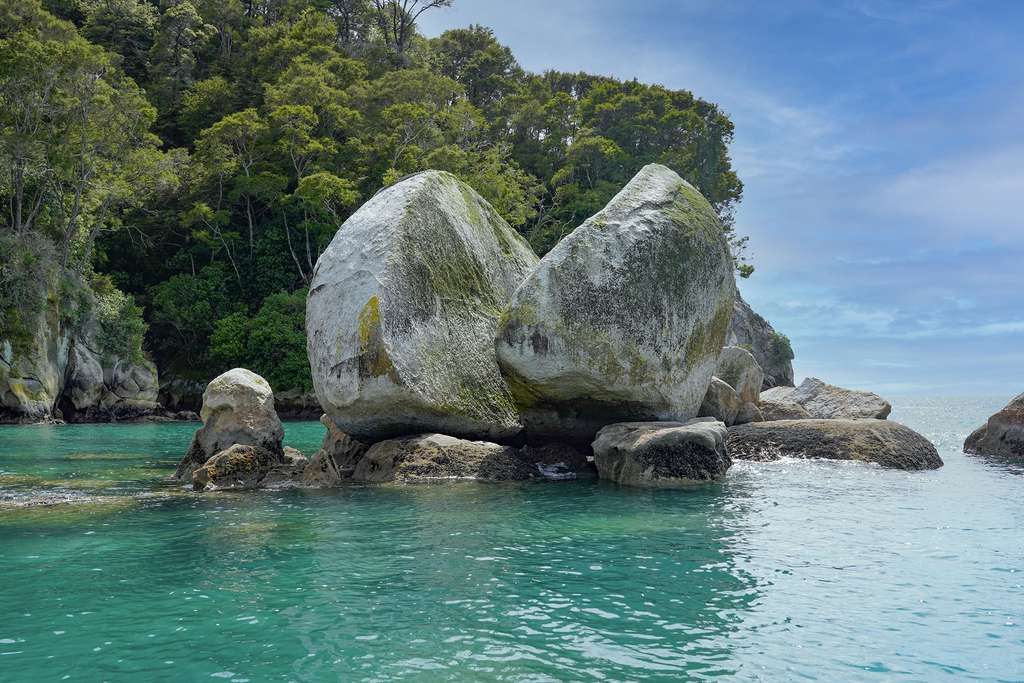 Le rocher fendu d'Abel Tasman Le rocher fendu d'Abel Tasman
