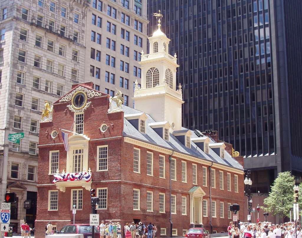 Old State House à Boston, bâtiment de l'ancienne assemblée de la colonie du Massachusetts, construit en 1713. © Wikimedia Commons, domaine public
