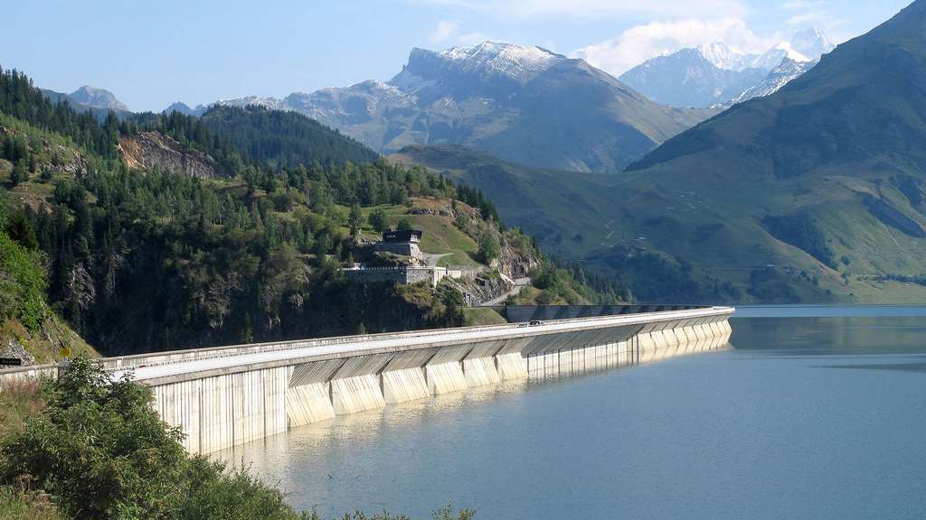 Le barrage de Roselend, le plus « esthétique » des barrages de Savoie Le barrage de Roselend, le plus « esthétique » des barrages de Savoie
