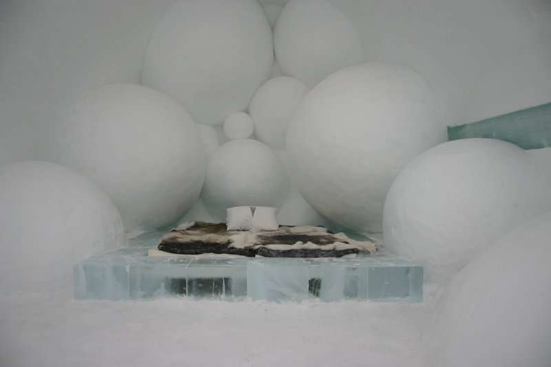 Chambre de glace aux murs de bulles, en Suède Chambre de glace aux murs de bulles, en Suède