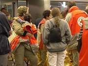 Roissy, arrivée du premier avion. Les rapatriés sont pris en charge par les bénévoles de la Croix-Rouge © Croix rouge Roissy, arrivée du premier avion. Les rapatriés sont pris en charge par les bénévoles de la Croix-Rouge © Croix rouge