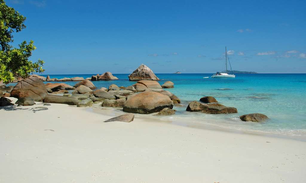 Plage de l’anse Lazio, sur l’île de Praslin Plage de l’anse Lazio, sur l’île de Praslin