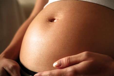 Lors de la grossesse, et pour préserver au maximum la santé de l'enfant, mieux vaut ne pas consommer d'alcool. © DR