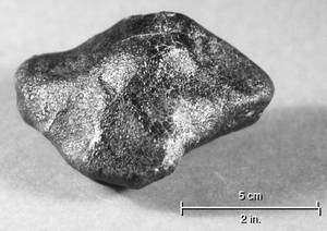 Cette météorite tombée en 1960 en Australie présente une signature spectrale identique à celle de l'astéroïde Vesta. Crédits New England Meteoritical Services
