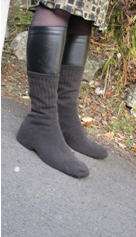 Pas très sexy, mais les chaussettes sur les chaussures permettraient d'être plus stable sur des routes verglacées. © New Zealand Medical Journal Pas très sexy, mais les chaussettes sur les chaussures permettraient d'être plus stable sur des routes verglacées. © New Zealand Medical Journal