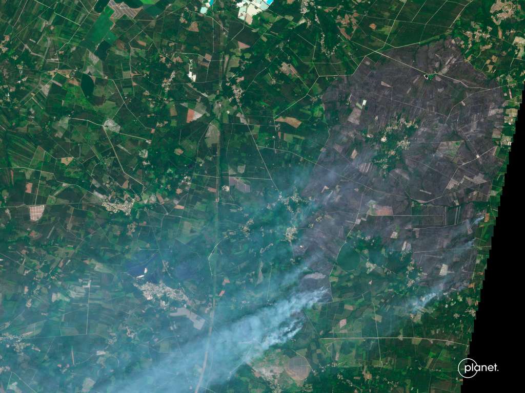Partis de Landiras le 12 juillet, les incendies ont parcouru quelque 19.300 hectares. Sur cette image satellitaire, on peut voir que la commune de Guillos est entourée de terres ravagées par les incendies. © 2022 Planet Labs PBC