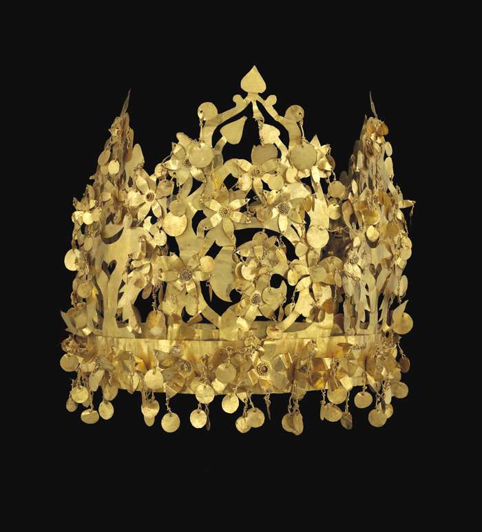 Couronne en or de la tombe VI, à Tillia tepe Couronne en or de la tombe VI, à Tillia tepe