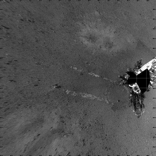 Vue aérienne des essais : les traces de roues de Curiosity Vue aérienne des essais : les traces de roues de Curiosity