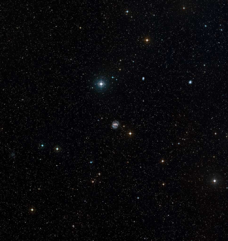 La galaxie spirale barrée NGC 1672 s’étend sur environ 75.000 années-lumière. Ici, vu depuis la Terre, dans la constellation de la Dorade. © Davide De Martin (ESA/Hubble), the ESA/ESO/Nasa Photoshop FITS Liberator & Digitized Sky Survey 2