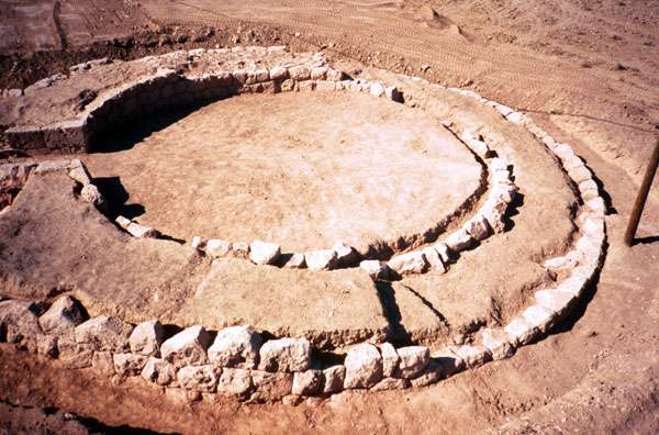 Dégagement d'une tour circulaire, près d'Apamée Dégagement d'une tour circulaire, près d'Apamée