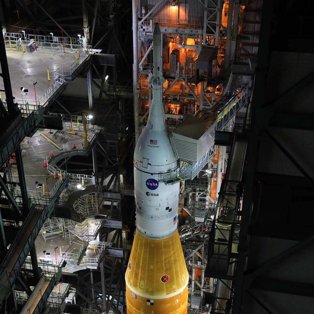 Le véhicule Orion installé sur le lanceur SLS. © Nasa, Corey Houston