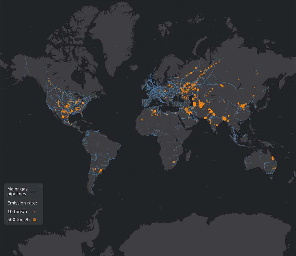 Carte montrant la localisation des principaux gazoducs et les principales sources d’émission de méthane liées à l’industrie pétrolière et gazière. © Kayrros Inc., Esri, HERE, Garmin, FAO, NOAA, USGS, OpenStreetMap contributors, and the GIS User Community