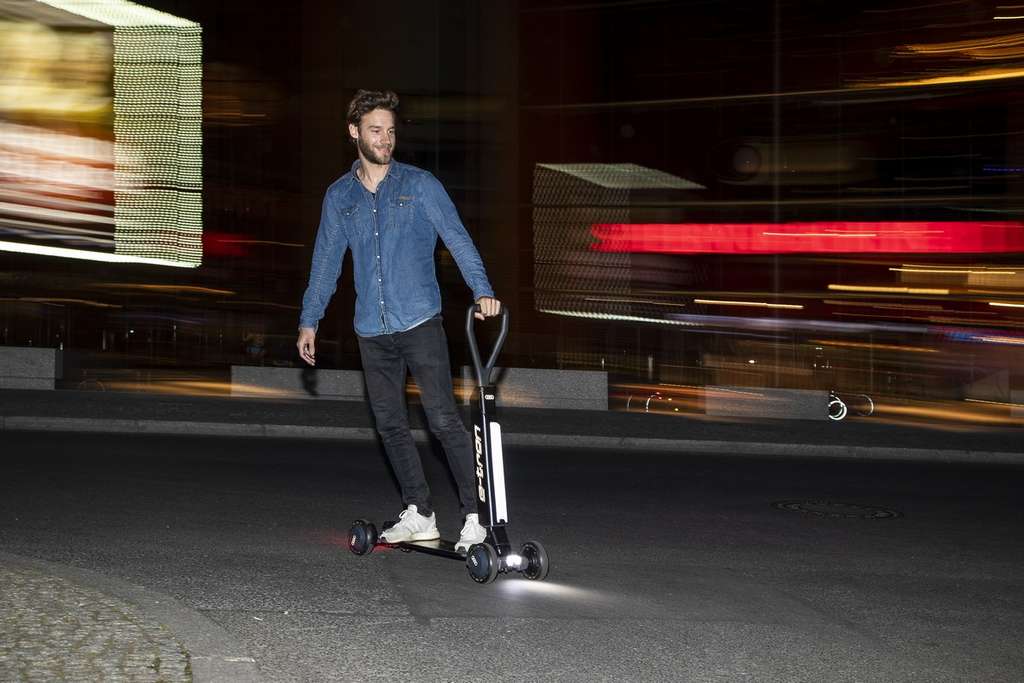 The e-tron Scooter is equipped with a Led lighting system and a hydraulic foot brake.  Â© Audi