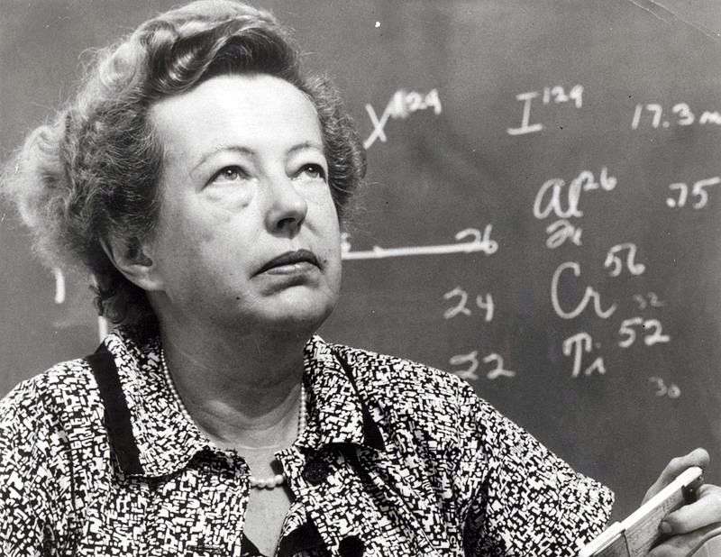 La prix Nobel de physique Maria Goeppert Mayer (1906-1972) a apporté des contributions fondamentales à la physique nucléaire. Elle a travaillé sur le projet Manhattan ainsi que sur celui de la bombe H états-unienne. Mais elle s'était d'abord fait connaître par une thèse dans laquelle elle prévoyait l'existence d'un processus à deux photons dans des systèmes atomiques. © DP, Wikipédia