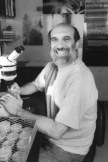 Martin Chalfie, celui qui a découvert comment intégrer le gène de la GFP à un endroit quelconque du génome. © M. Chalfie Martin Chalfie, celui qui a découvert comment intégrer le gène de la GFP à un endroit quelconque du génome. © M. Chalfie