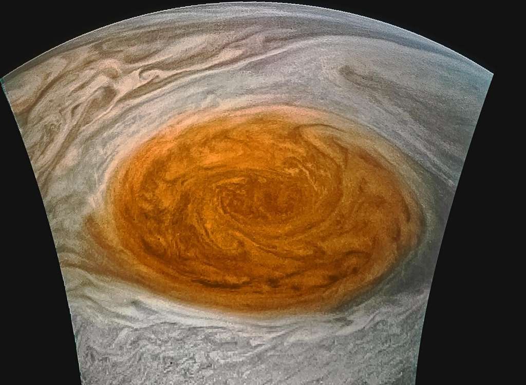 Le « scientifique citoyen » Jason Major, qui ne rate pas une seule image de Juno, a retraité l’image brute quelques heures après que la sonde l’a envoyée. Le vaisseau était à 13.917 km au-dessus de la tempête. « Il est toujours intéressant de voir ces nouvelles images brutes de Jupiter à leur arrivée, explqiue-t-il. Mais il est encore plus passionnant de prendre les images brutes et de les transformer en quelque chose que les gens peuvent apprécier. C'est pour cela que je vis. » © Nasa, JPL-Caltech, SwRI, MSSS, Jason Major