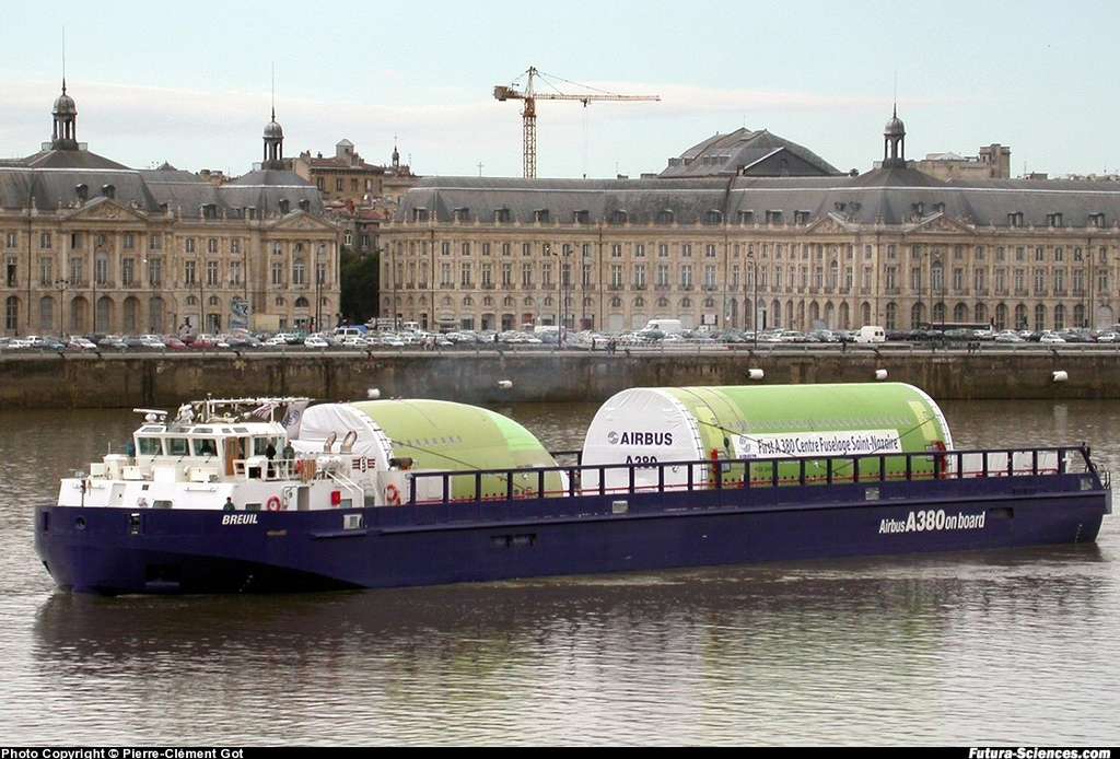 A380 sur la Garonne A380 sur la Garonne