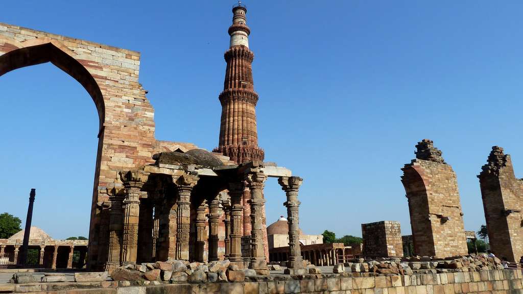 Qûtb Minâr, la plus haute tour de pierre d'Inde Qûtb Minâr, la plus haute tour de pierre d'Inde