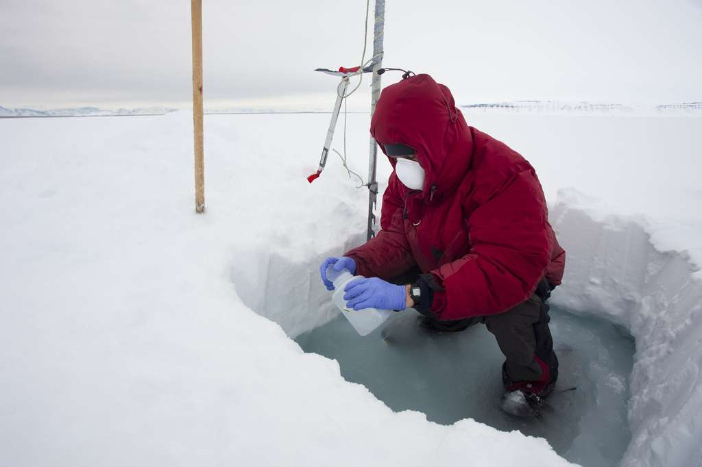 Prélèvement de glace sur la banquise Prélèvement de glace sur la banquise