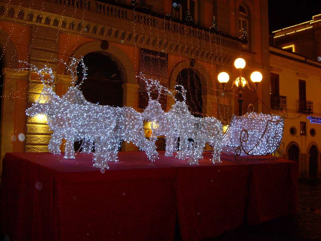 Traîneau de rennes lumineux, en Italie Traîneau de rennes lumineux, en Italie